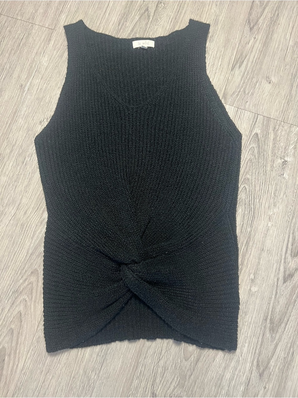 LA MIEL Black Knitted Twist-Front Tank